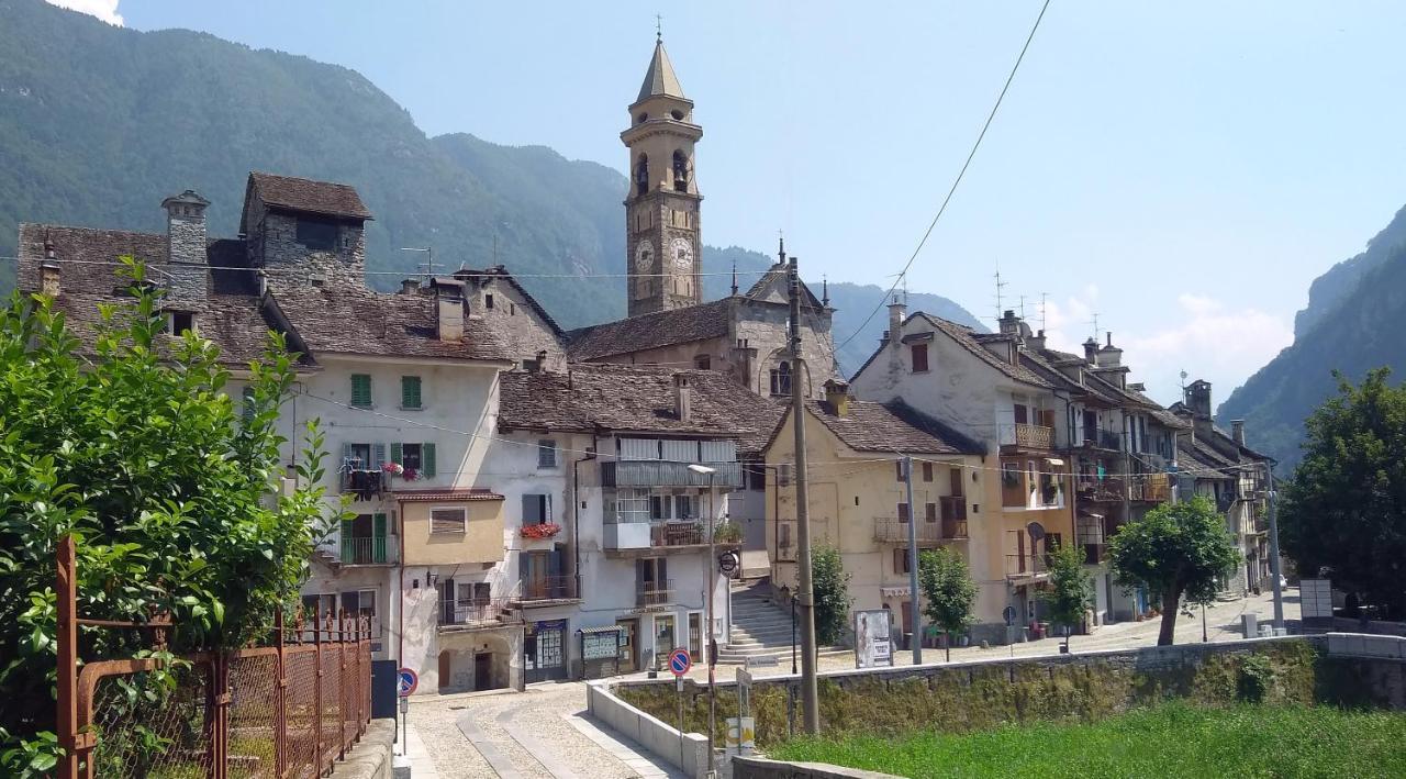 Вилла Casa Vacanza In Tipico Chalet Di Montagna Варцо Экстерьер фото